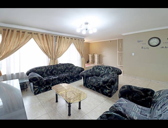 2 BEDROOM TOWNHOUSE FOR SALE IN BRUMA